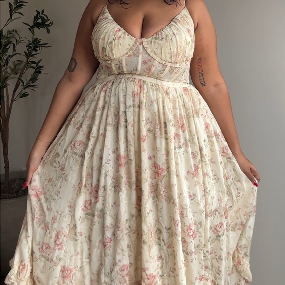 Corset Front-Slit Ruffled Gown - Picture 6 of 6